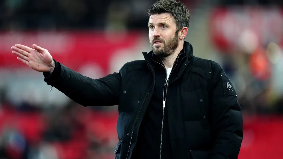 Manchester United acerta Michael Carrick como técnico interino