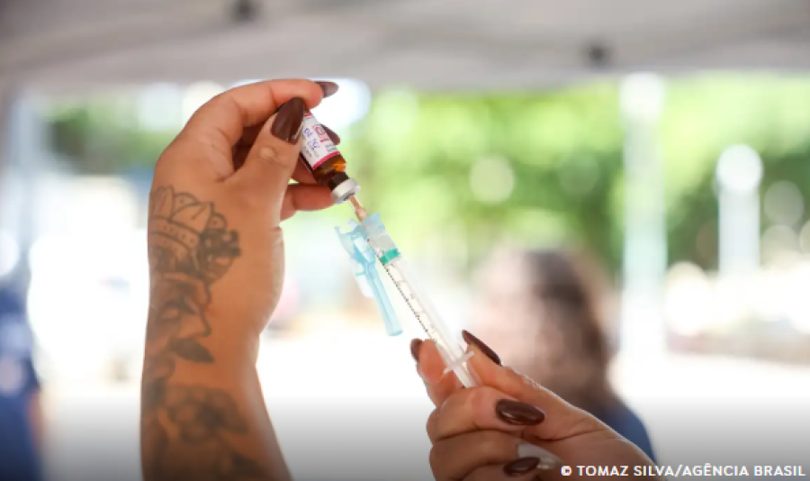 Rio leva vacinação a parques e aeroportos até 12 de fevereiro